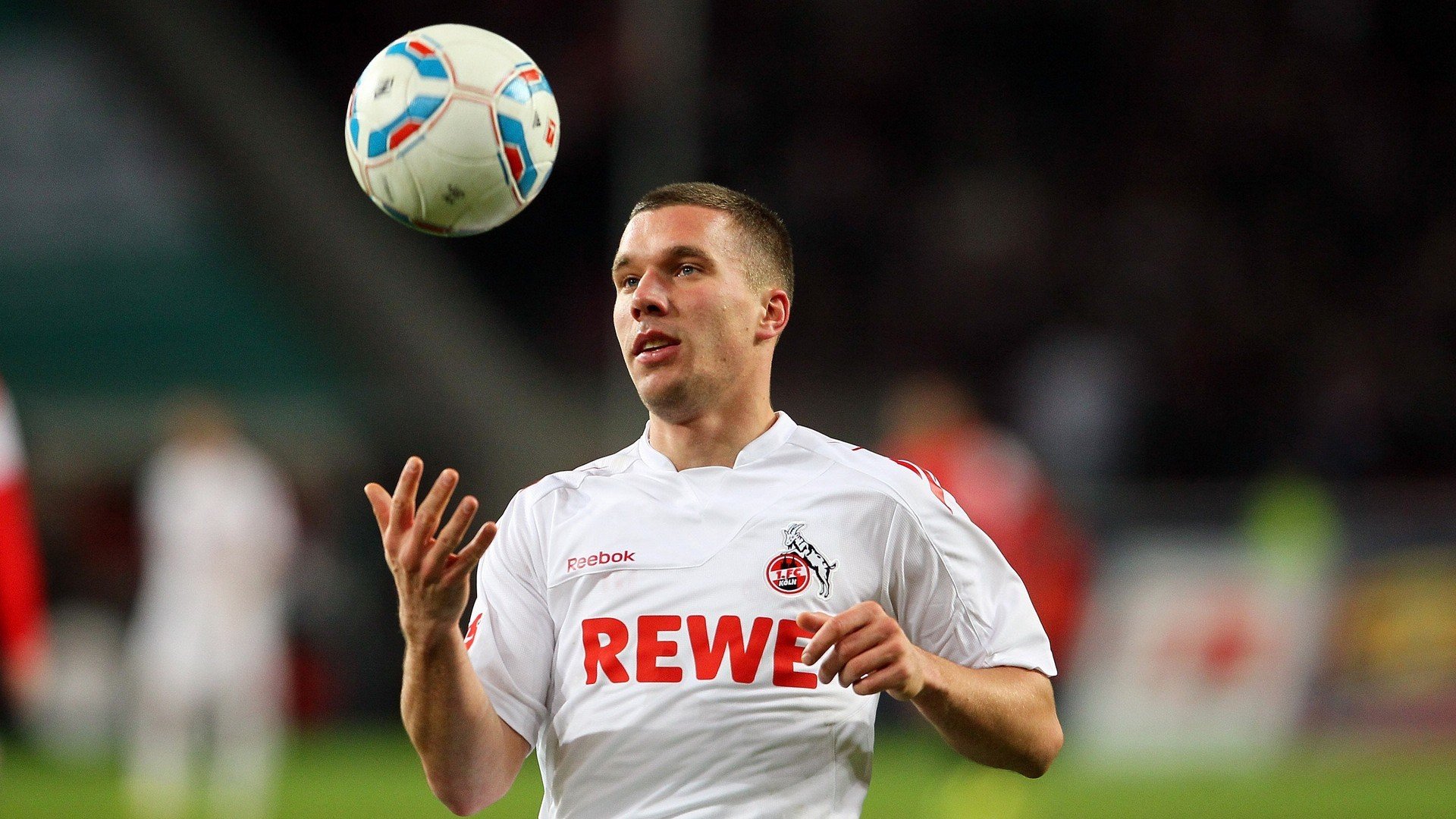 冰雪加持！瑞士队打出“雪地精准控球”，瑞士滑雪队