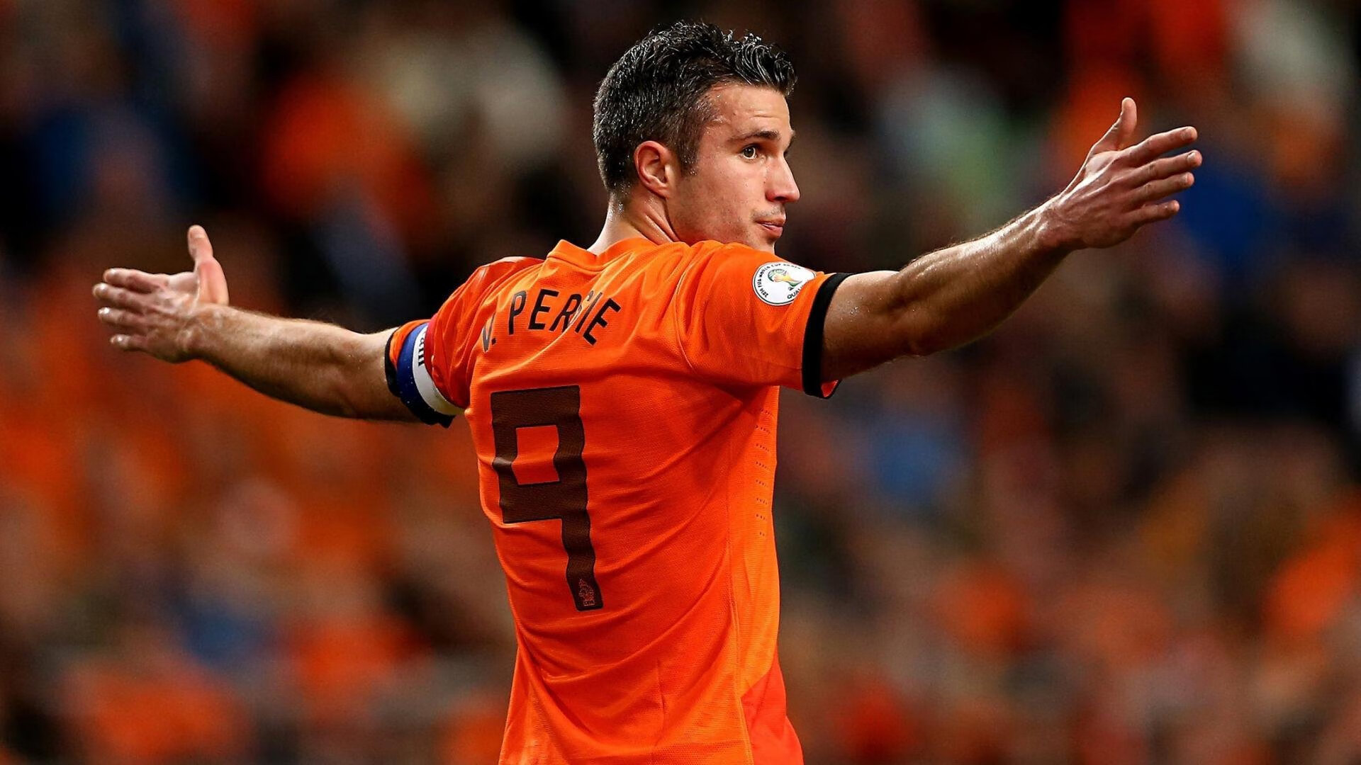 开云电竞中国-史上“最硬核”防守：他连续多场封堵对手得分线，成为比赛中的“黑暗骑士”！